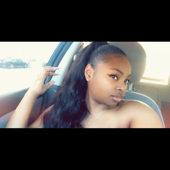 Meet your Posher, Alexis - Picture 1 of 1